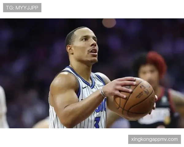 德斯蒙德·班恩上季对比无球增多，利用换防拉开三分