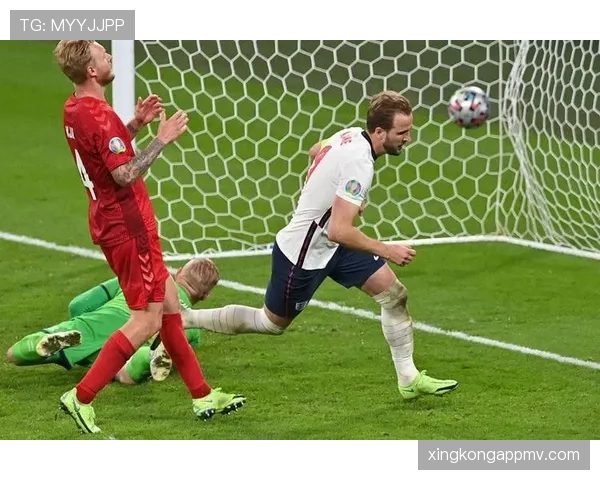 VAR判罚为何频遭争议？规则与实际应用的冲突解析