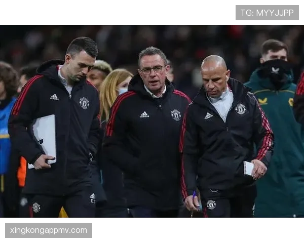 曼联重建逻辑短期成绩与长期体系冲突显现，阶段性变化对赛季表现造成挑战